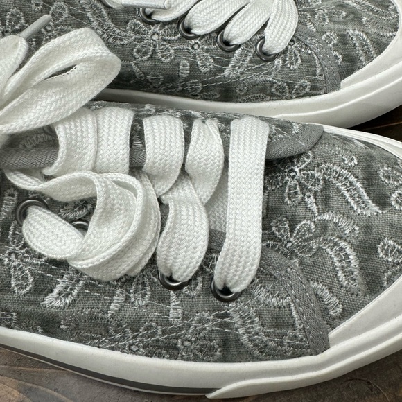 Women’s Rocket Dog sneakers with Flower Design - Picture 6 of 6